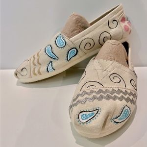 Toms Womens Classic Canvas Flats Patterns Designs Cream Color W6